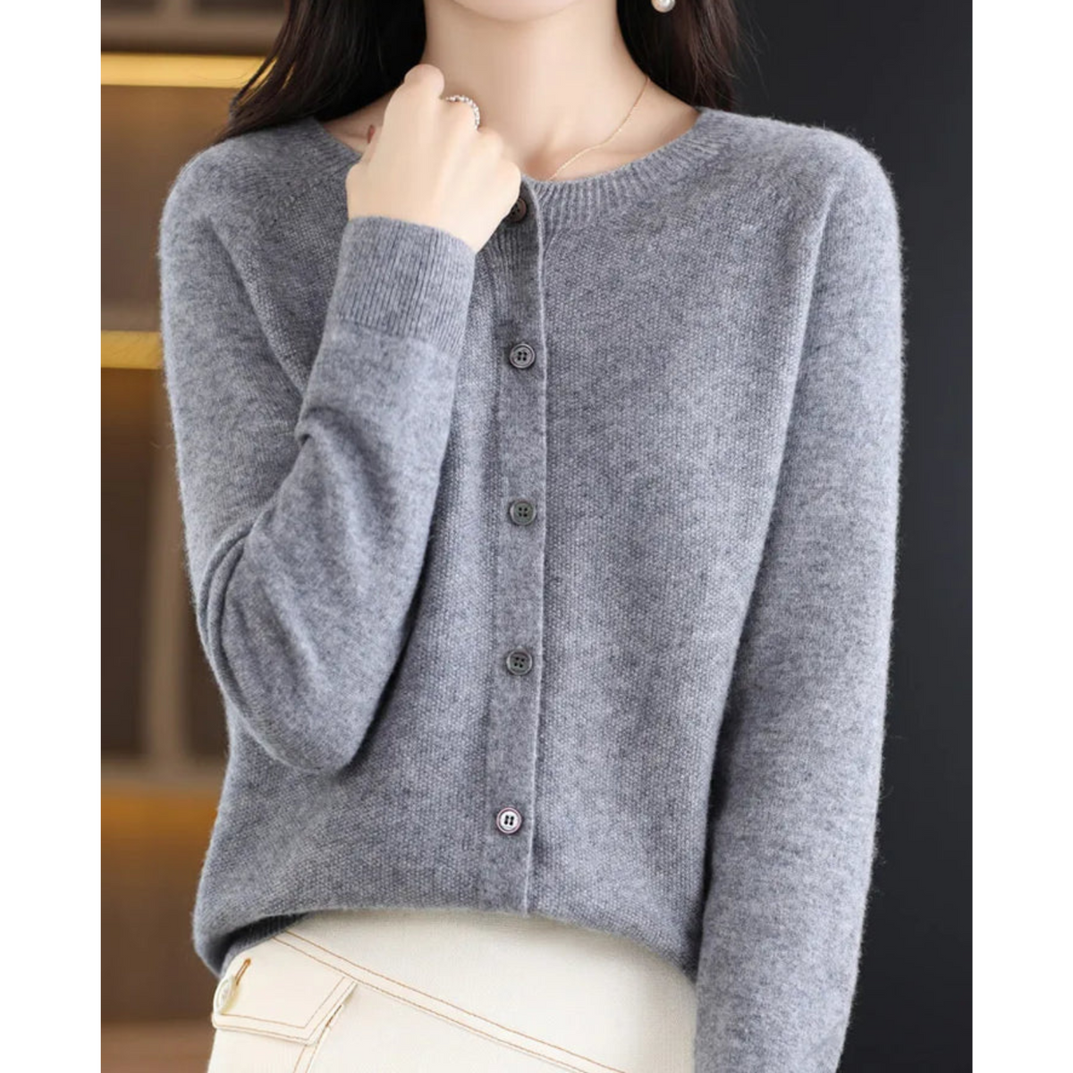 Variantenbild für Lange Damen-Strickjacke mit Rundhalsausschnitt und Knopfdetails aus 100% Acryl-31