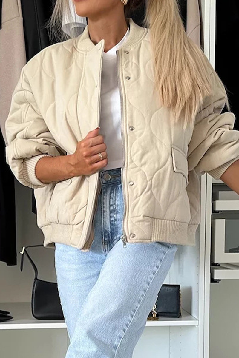 Monochrome Damenjacke mit Knopfverschluss, weicher Stoffmix für den Herbst, lässige Passform 1