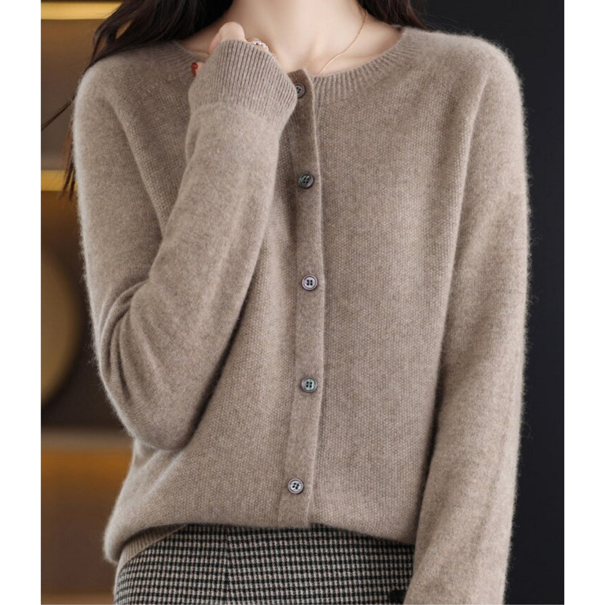 Variantenbild für Lange Damen-Strickjacke mit Rundhalsausschnitt und Knopfdetails aus 100% Acryl-46