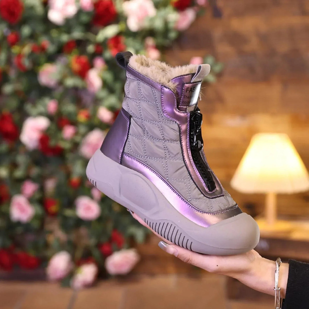 Gefütterte Damen-Winterstiefel, Leder, elegantes Design, isoliert-4