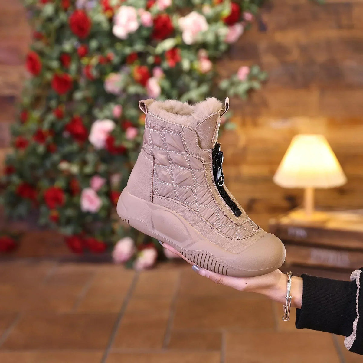 Gefütterte Damen-Winterstiefel, Leder, elegantes Design, isoliert-6