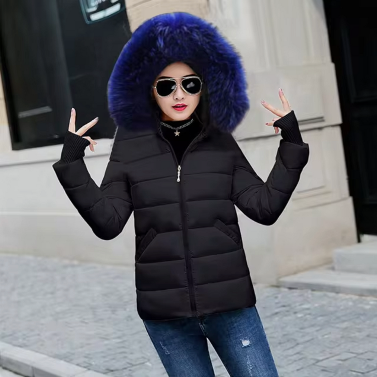 Winterparka Damen mit Kapuze und Pelzdetail – nachhaltiges Material, maßgeschneiderte Passform für kalte Tage 10
