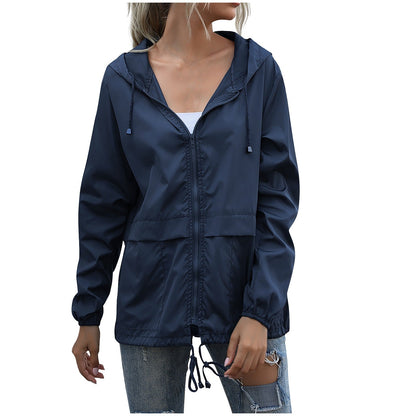 Transparente Damen-Regenjacke mit Kapuze – wasserabweisendes Material und elegantes Design, perfekt für Outdoor-Aktivitäten 5