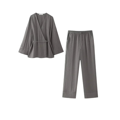 Variant image for Damen-Set: V-förmiges Wickel-Top, weite Hose, atmungsaktiver Stoff-1