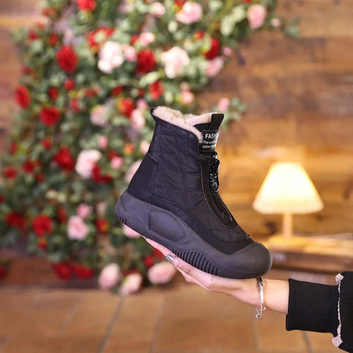 Gefütterte Damen-Winterstiefel, Leder, elegantes Design, isoliert-1