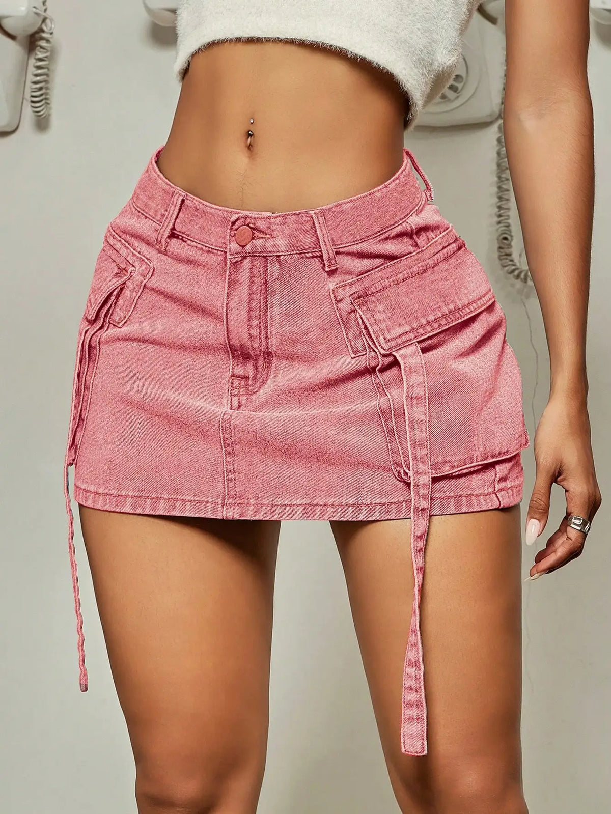 Slim-Fit-Denim-Minirock für Damen mit Klappentaschen – trendiges und nachhaltiges Design 1