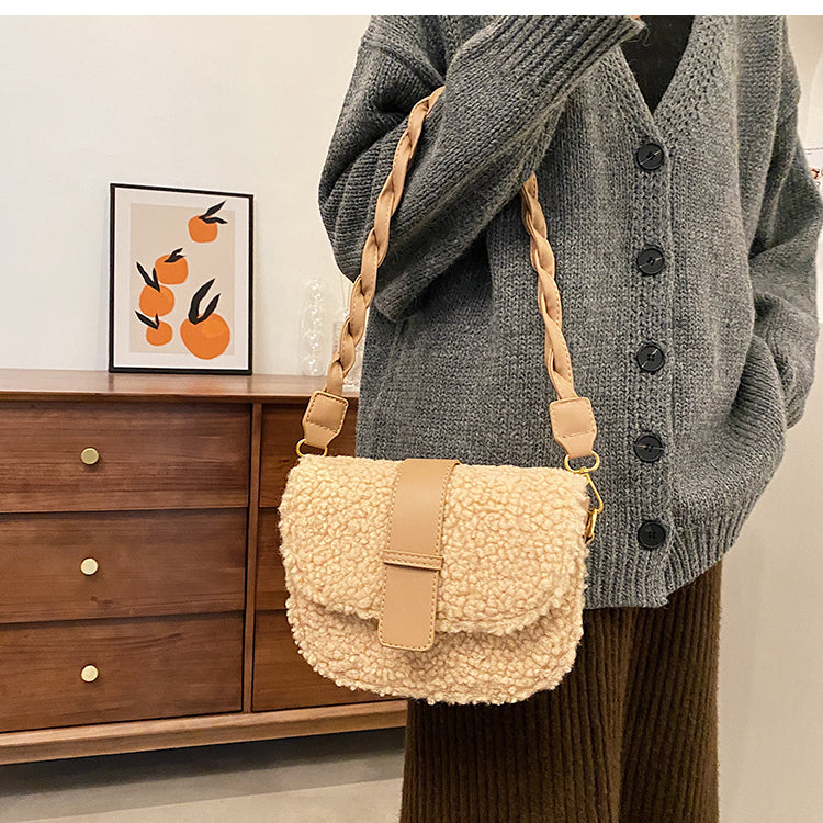 Damentasche, Plüschdesign, elegant mit geflochtenem Riemen-5