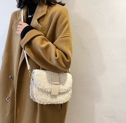 Damentasche, Plüschdesign, elegant mit geflochtenem Riemen-3