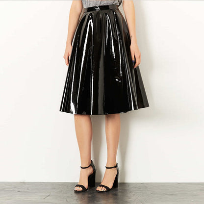 Midi-Rock für Damen mit plissiertem Design und Empire-Bund – monochromes PU-Kunstleder 1
