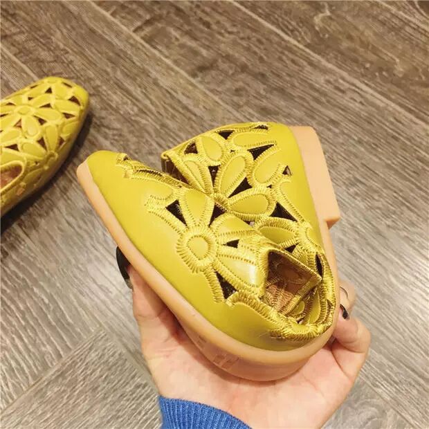 Damen Flache Schuhe Geblümtes Design PU-Leder 3