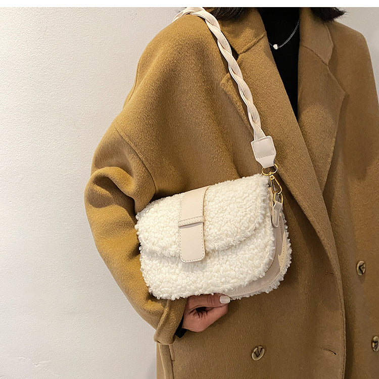 Damentasche, Plüschdesign, elegant mit geflochtenem Riemen-4