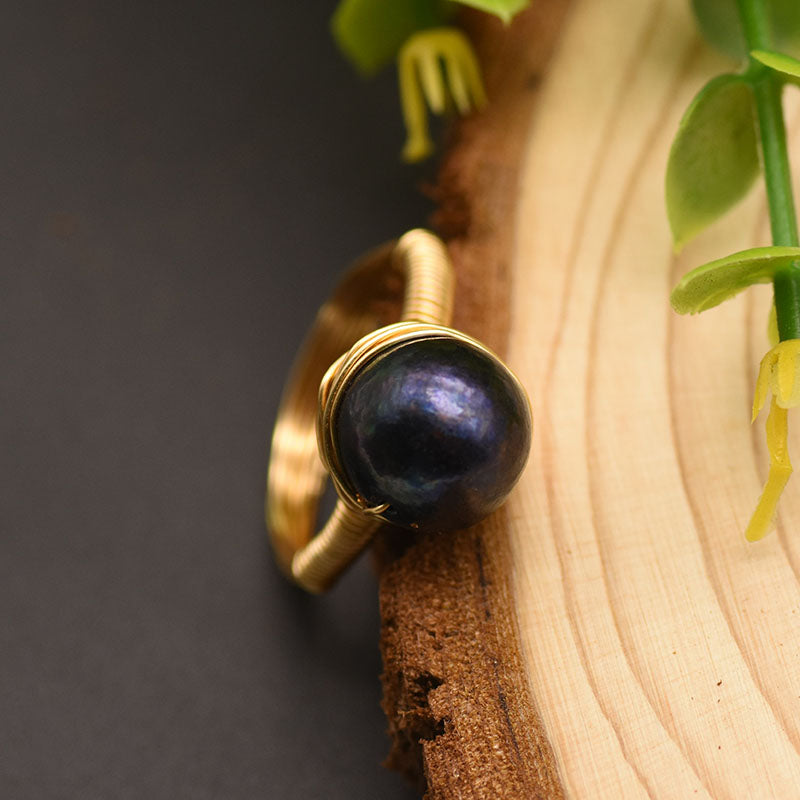Ring aus Kupfer mit schwarzer Barockperle und einzigartigem Spulendesign – 18K vergoldet, vielseitiges Schmuckstück für Alltag und Fest 2