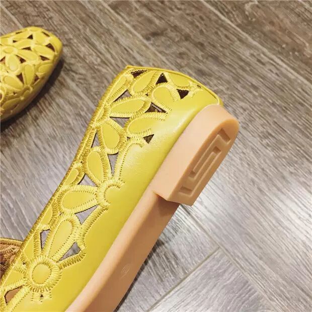 Damen Flache Schuhe Geblümtes Design PU-Leder 4