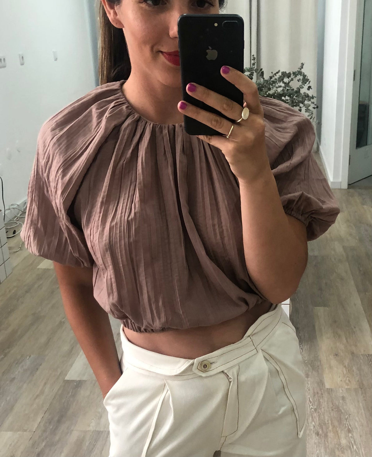 Weiße Damenbluse mit lässiger Silhouette aus 100 % Baumwolle mit Ballonärmeln-1