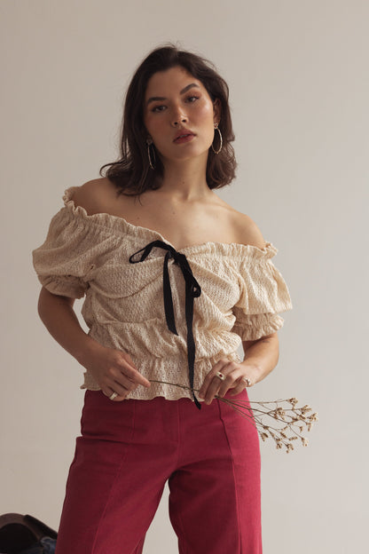 Damenbluse im romantischen Stil mit elastischen Details und Samtband 100% PES-3