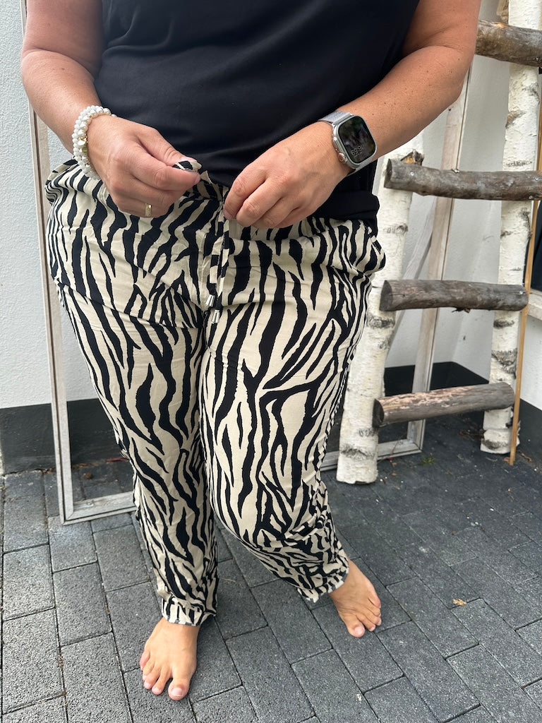Damen-Hose, Marlene, Zebramuster, Stretchmaterial, Plus-Size-1