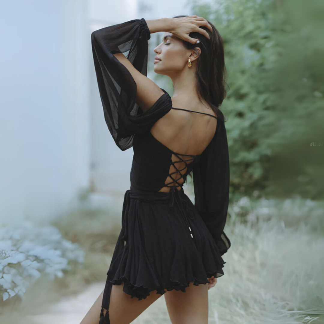 Damen-schwarzes Minikleid, drapierter Chiffon-2