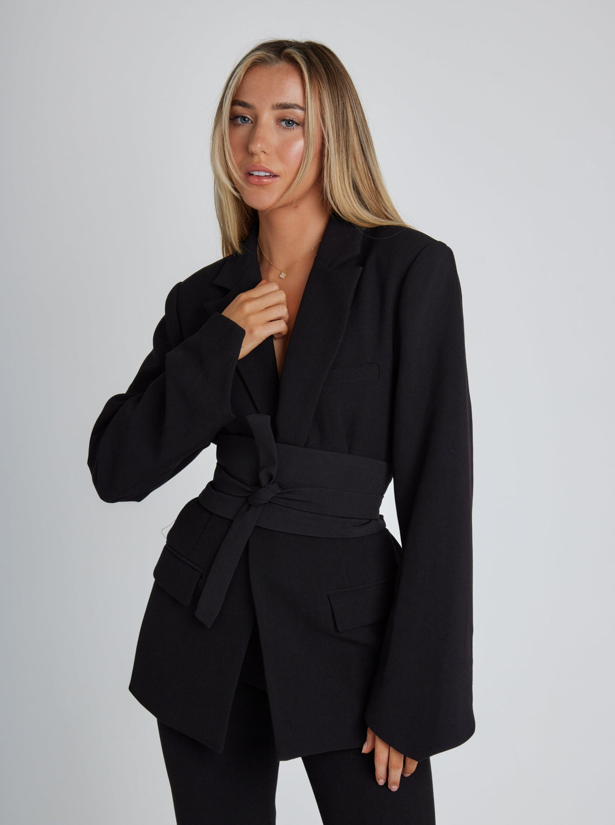 Damenblazer aus Polyester mit klassischem Stil und eleganter Passform – perfekt für Arbeit und Freizeit 2