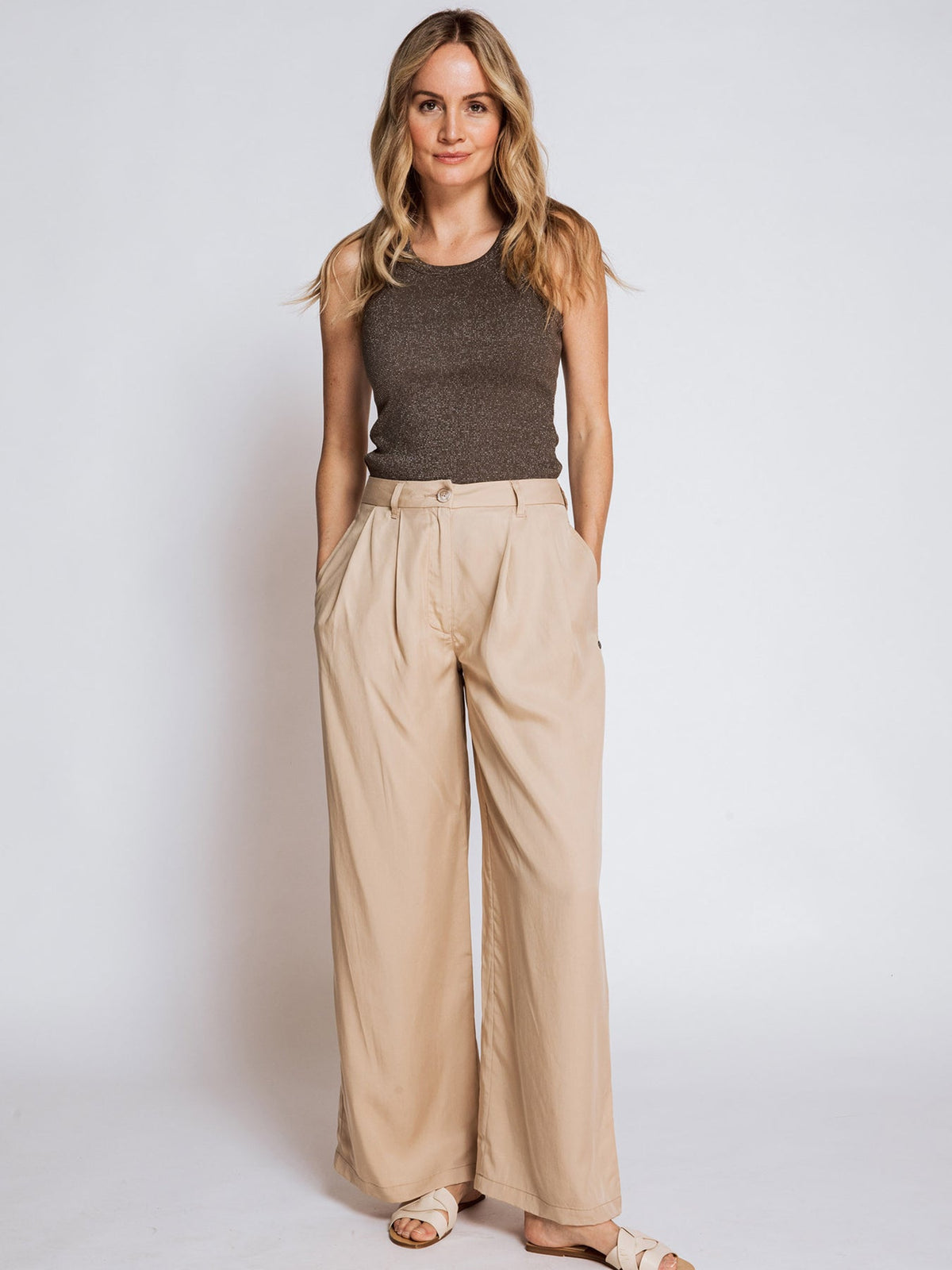 Stylische Damenhosen im langen Casual-Fit aus 100% Baumwolle mit weiten Beinen und versteckten Reißverschlüssen-2