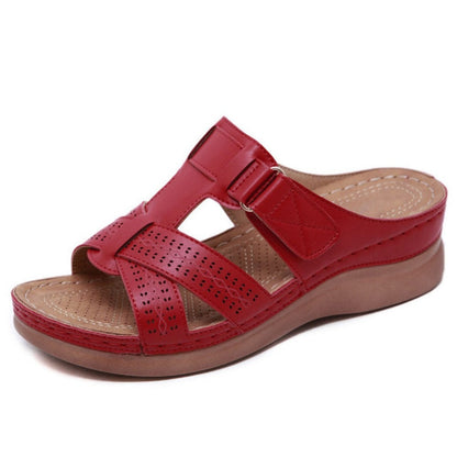 Breite Keilabsatz-Sandalen für Damen aus tiefrotem Leder mit Perforierung und weichem Fußbett – elegantes und bequemes Design 11