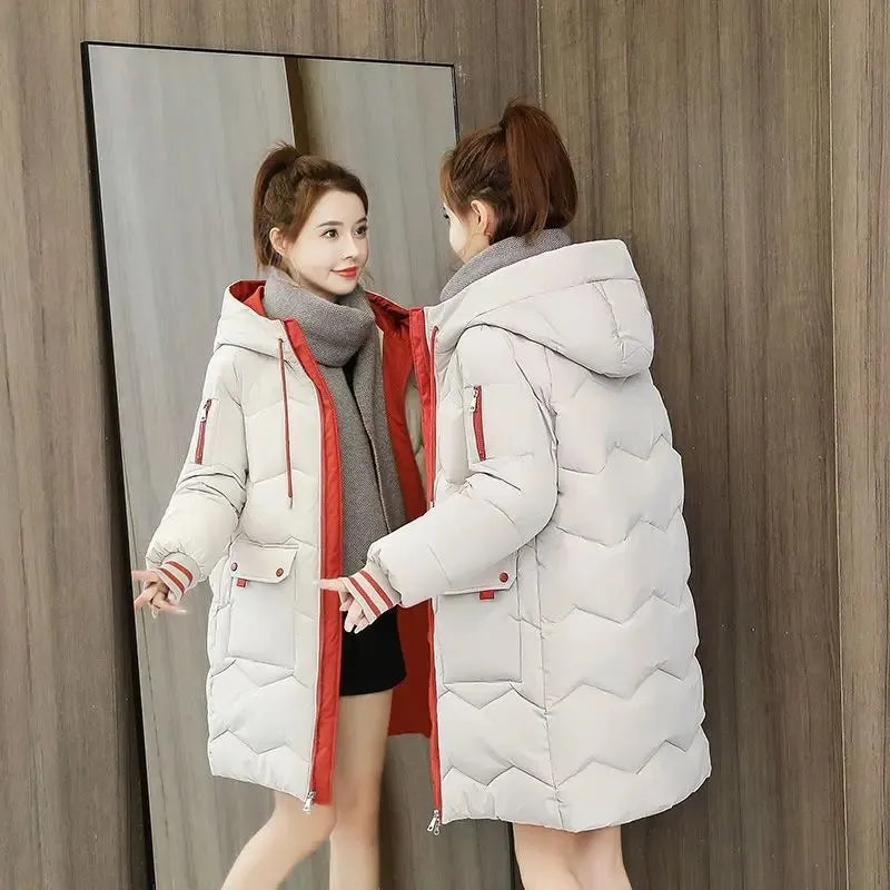 Langer Damen Wintermantel mit Kapuze in Windresistent Polyester 2