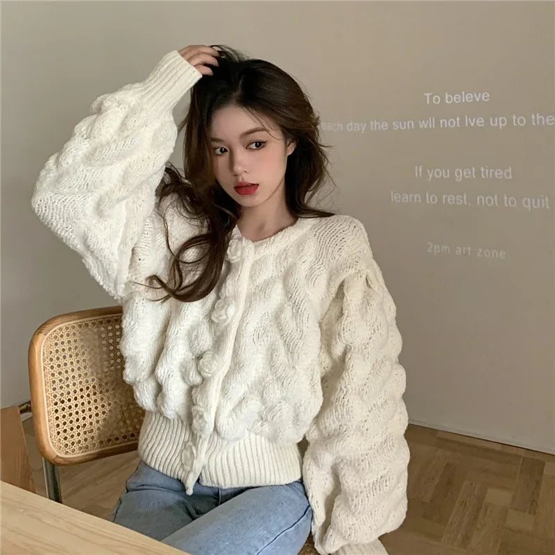 Damen-Strickjacke, lang, gestrickt, Wollmischung mit Blumenknöpfen-2
