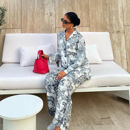 Elegantes Satin-Pyjama-Set für Damen mit Muster – Lockere Passform und glänzendes Material 2
