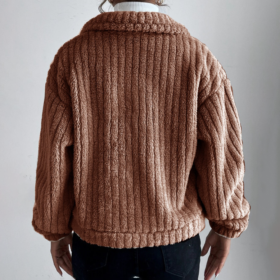 Damenjacke Boxy Cut aus Velvet mit Perlknöpfen-3