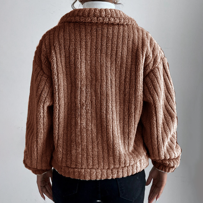 Damenjacke Boxy Cut aus Velvet mit Perlknöpfen-3