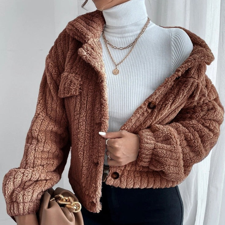 Damenjacke Boxy Cut aus Velvet mit Perlknöpfen-1