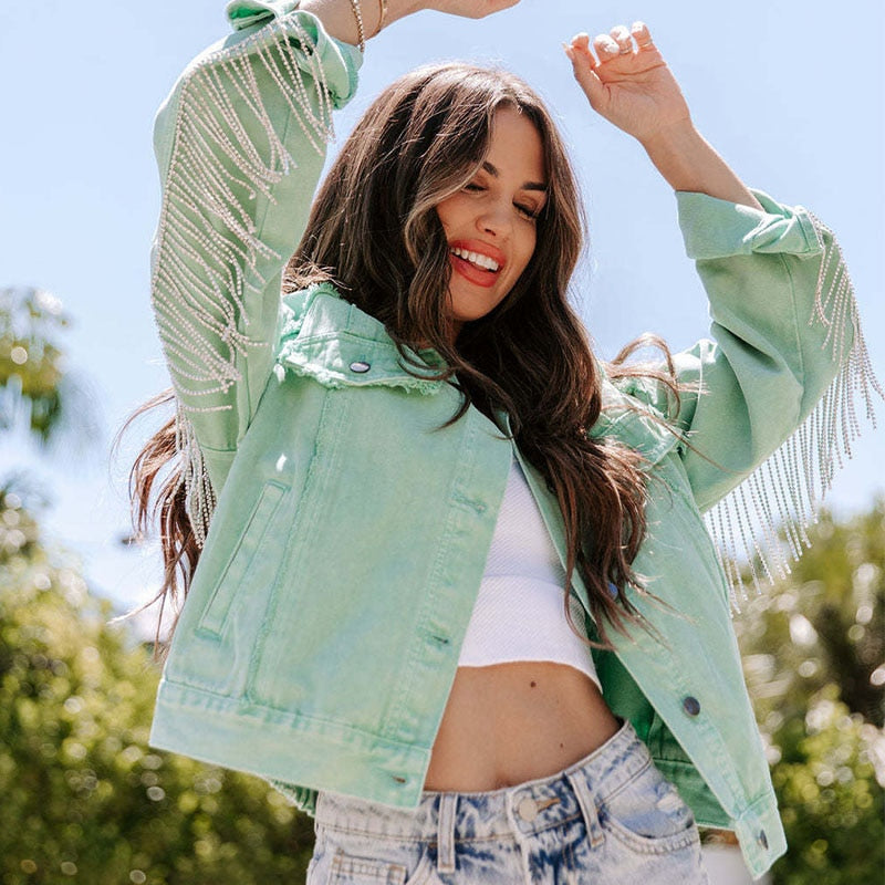 Damen-Festivaljacke mit glitzernden Fransen, langen Ärmeln und klassischem Kragen – silberne Polyesterjacke für festliche Anlässe 1