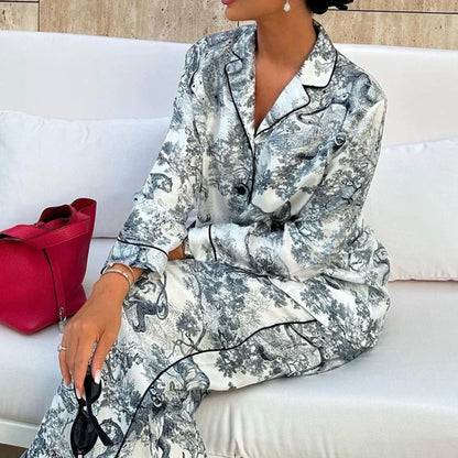 Elegantes Satin-Pyjama-Set für Damen mit Muster – Lockere Passform und glänzendes Material 4