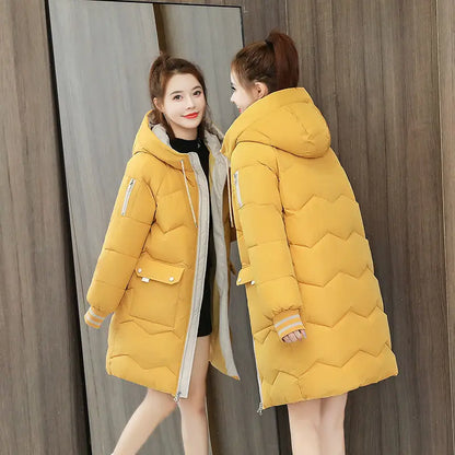 Langer Damen Wintermantel mit Kapuze in Windresistent Polyester 12