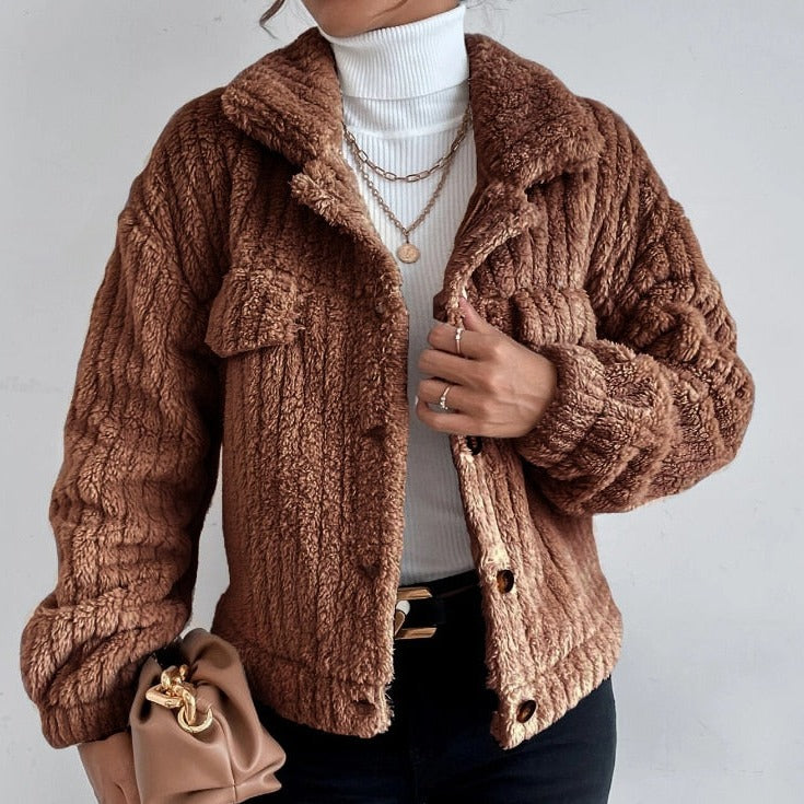 Damenjacke Boxy Cut aus Velvet mit Perlknöpfen-2