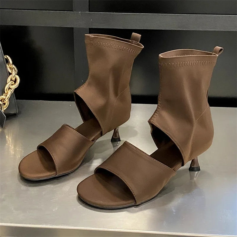 Elegante Damen-Sandalen mit offener Spitze und schmalem Absatz aus Stretchmaterial – Bequeme Passform und Gummisohle 9
