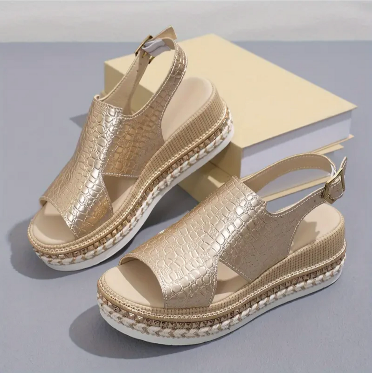Damen-Plateau-Sandalen mit Metallic-Finish und verstellbarem Verschluss 4