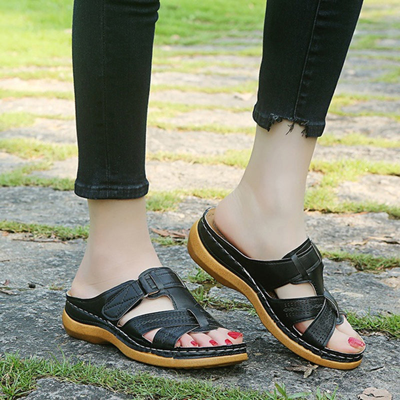 Breite Keilabsatz-Sandalen für Damen aus tiefrotem Leder mit Perforierung und weichem Fußbett – elegantes und bequemes Design 5