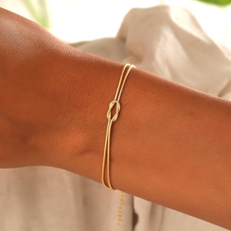 Variant image for Damen-Armband mit Liebesknoten in minimalistischem Metalldesign-1