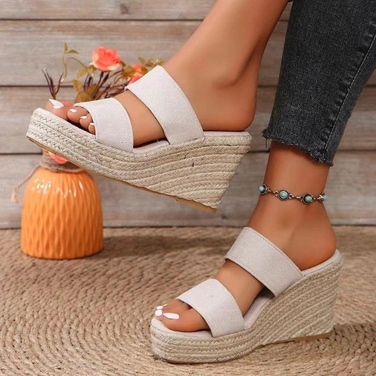 Hochhackige Damen-Sandalen aus Synthetikleder mit gepolstertem Fußbett - elegante Sommersandalen in Schwarz und Beige 1