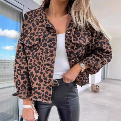 Damen-Jeansjacke mit Leopardenmuster, lässiger Schnitt, 100% Baumwolle, Knopfverschluss und geräumige Taschen 1