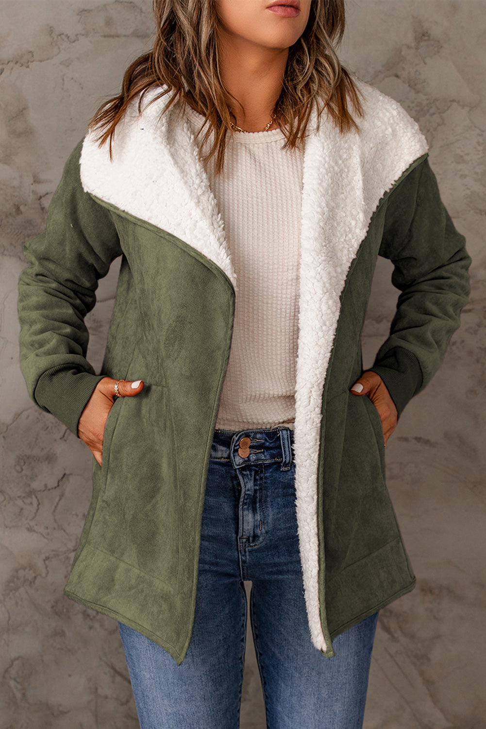 Damenjacke mit offener Front aus Kunstleder und Fleecefutter – trendige Jacke für Damen, vielseitig und bequem 2