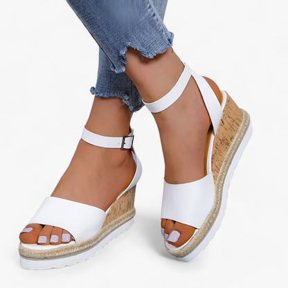 Orthopädische Keilsandalen für Damen aus Veganleder – komfortable Plateausohle mit 3 cm Absatzhöhe und flexibler Passform 1