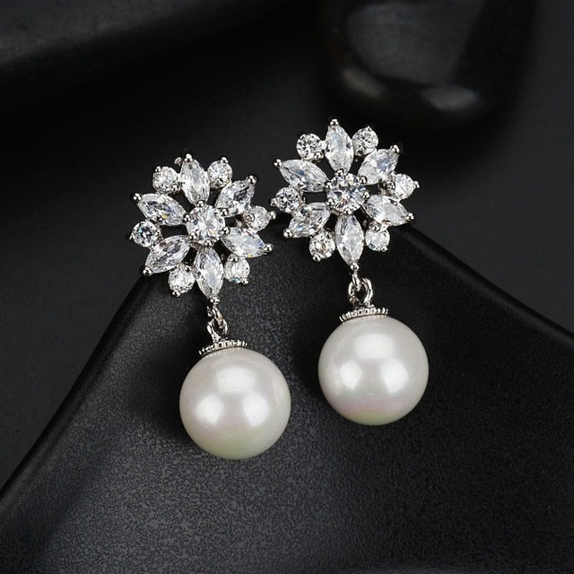 Damen-Blumenmuster-Perlenohrringe, aus simulierter Perle und Kupfer-3