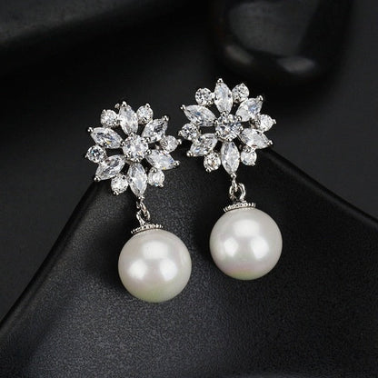 Damen-Blumenmuster-Perlenohrringe, aus simulierter Perle und Kupfer-3