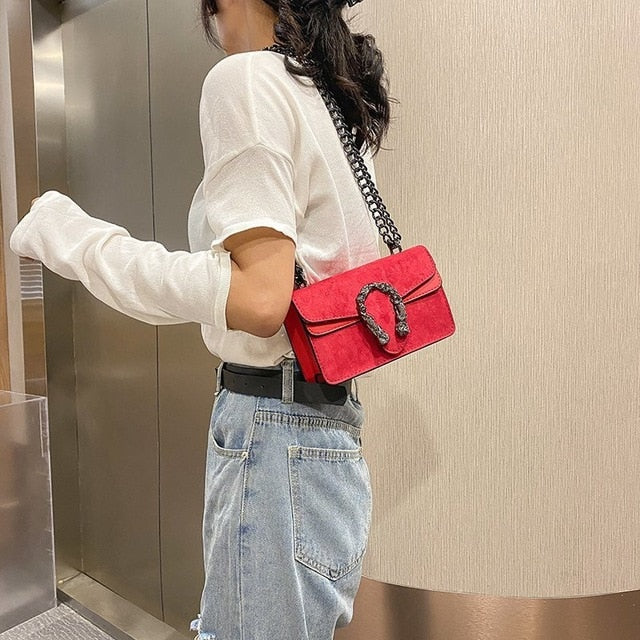 Variant image for Damen Schultertasche in Kunstleder mit Metall-Details und Klappenöffnung-3