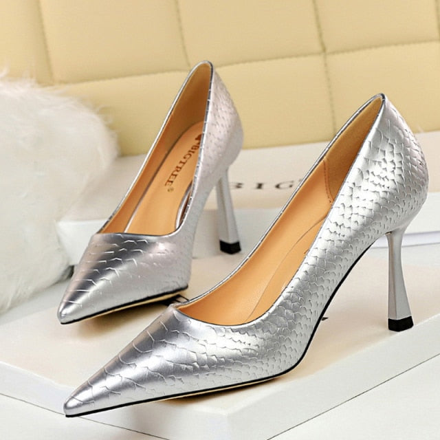 Damen-Pumps, spitze Zehe, Krokodilmuster, Leder-6