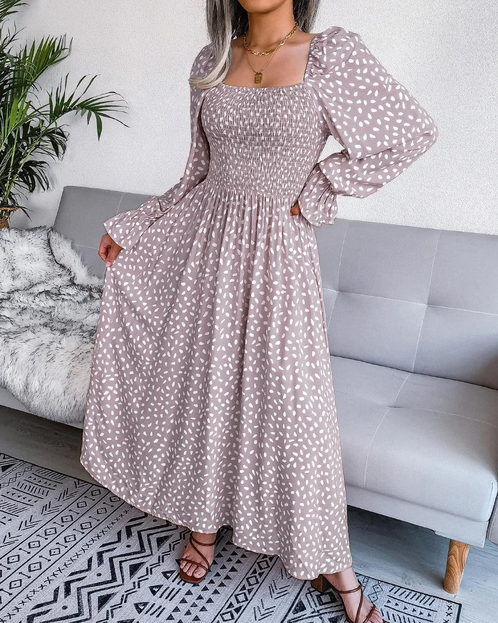 Langärmeliges Damenkleid mit Polka-Dots aus 100% Polyester-1