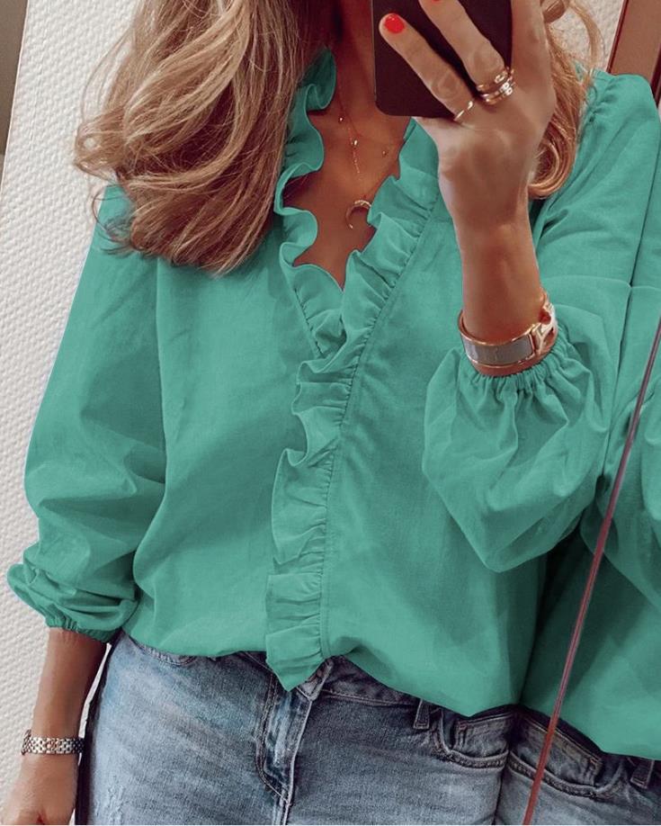 Weiße Bluse mit Rüschen und V-Ausschnitt für Damen – leichte und bequeme Bluse aus 100% Polyester 4